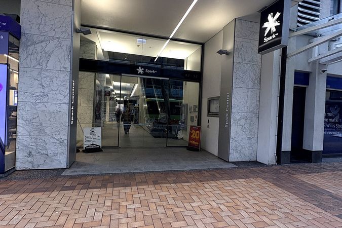 Full floor office in modern CBD building - Vista 3