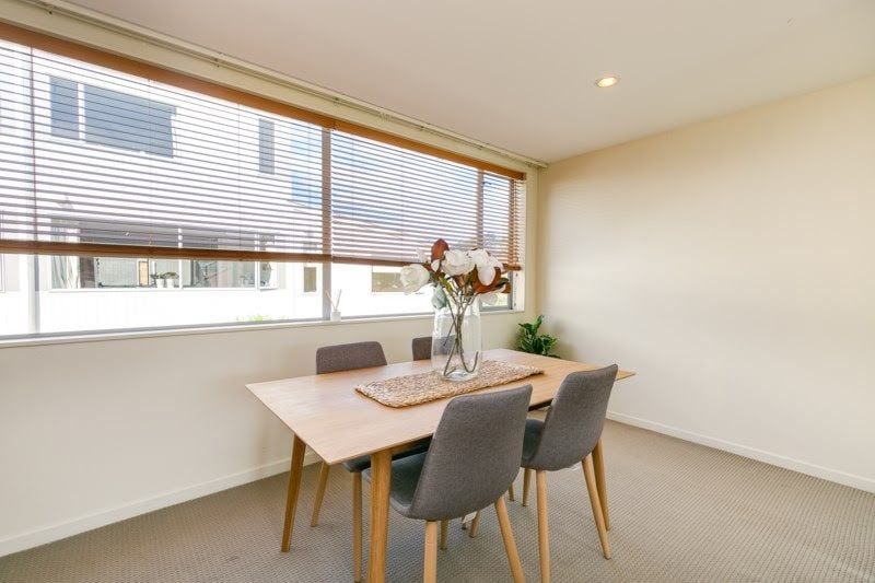 Sunny Modern 3BR Townhouse in Newtown! - Więcej