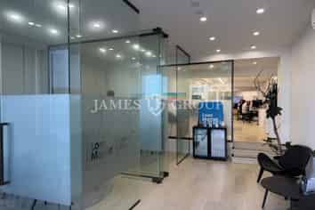 HIGH-EXPOSURE REMUERA OFFICE