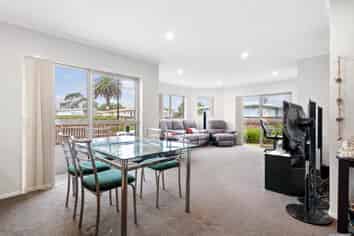 12 Karetai Crescent , Favona