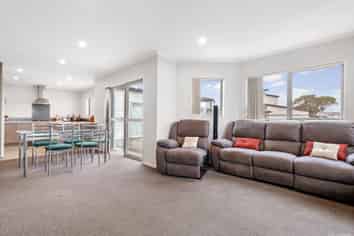 12 Karetai Crescent , Favona