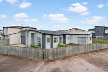 12 Karetai Crescent , Favona