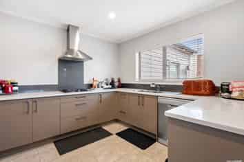 12 Karetai Crescent , Favona