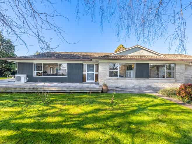 1 Tourist Road, Clevedon