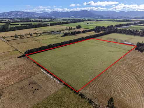 77 Leslies Road, Cust