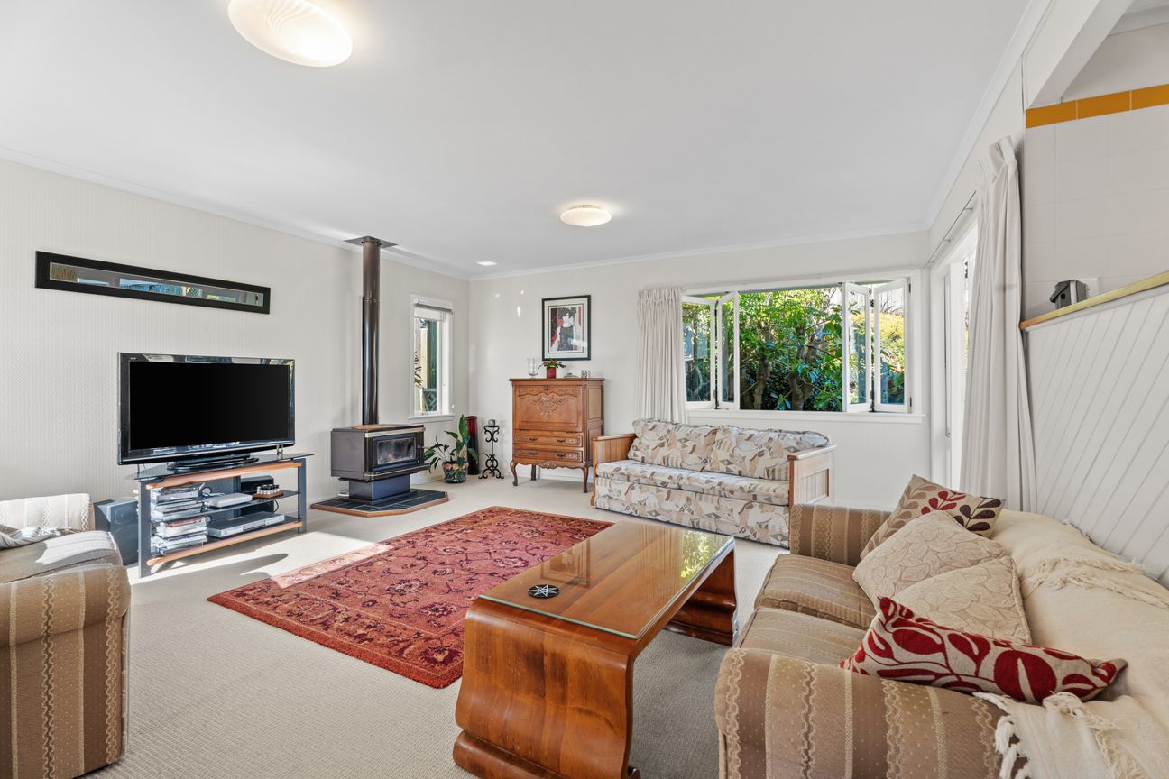Timeless Character, Sweeping Views, Great Location - Vista 4