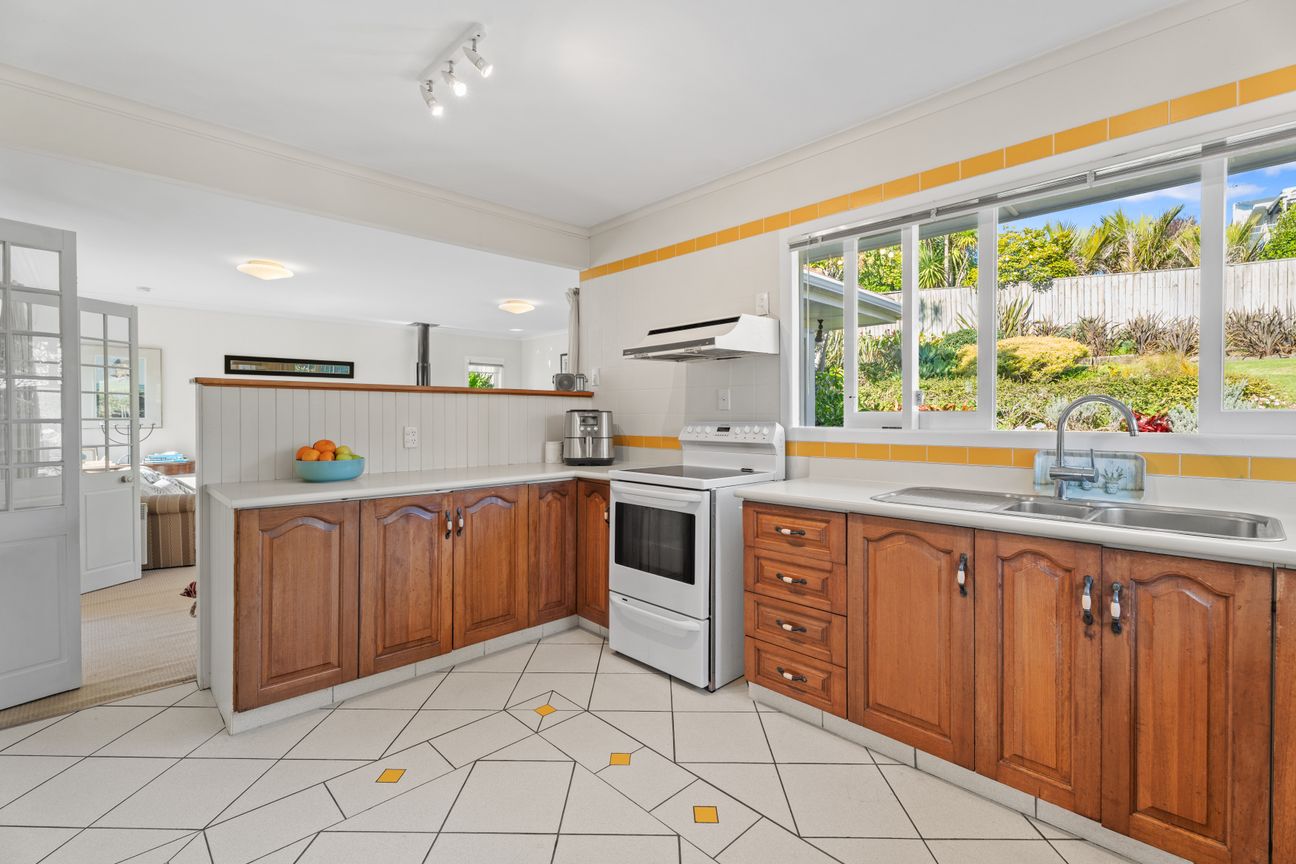 Timeless Character, Sweeping Views, Great Location - Vista 6