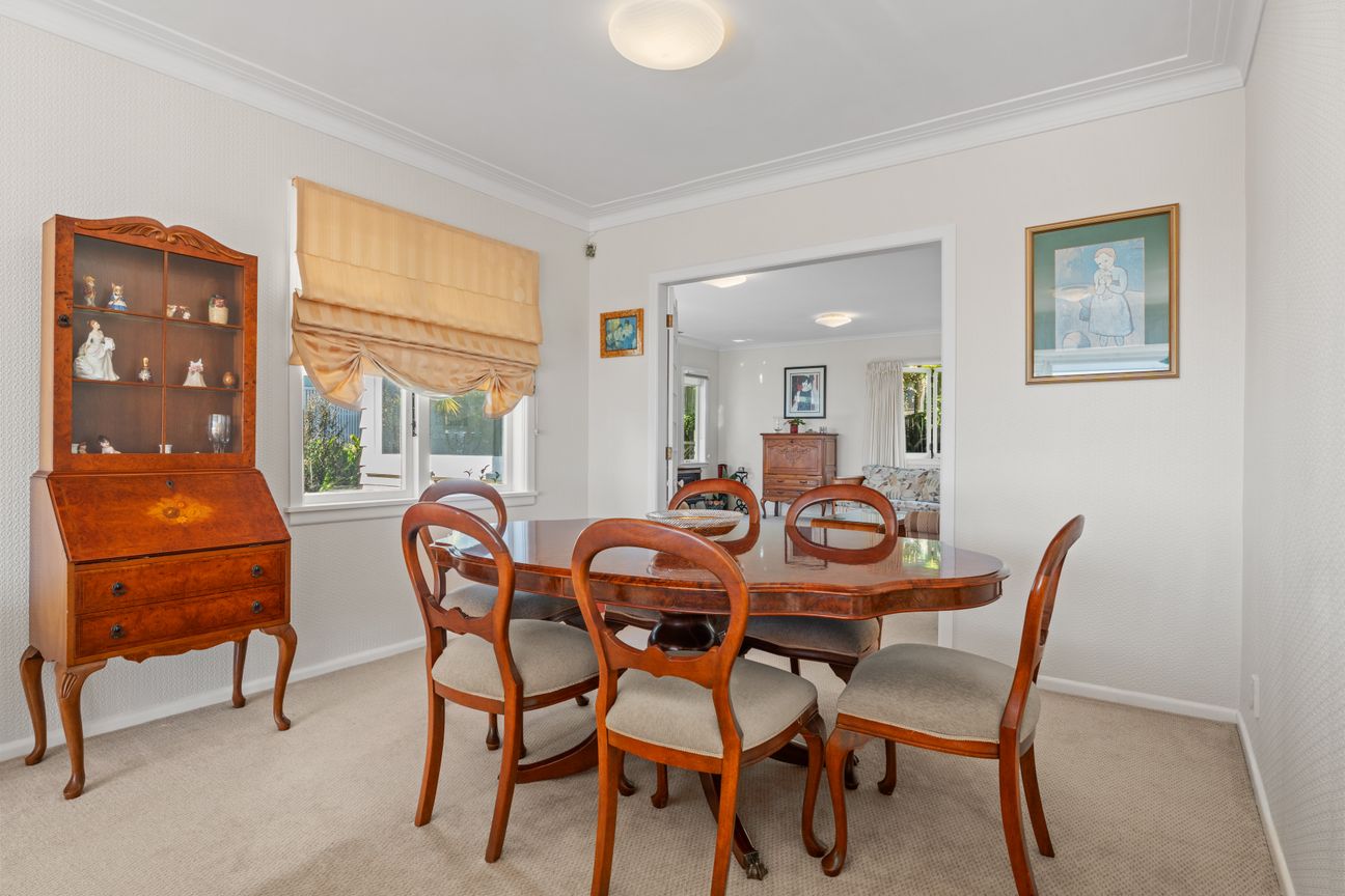 Timeless Character, Sweeping Views, Great Location - Altro