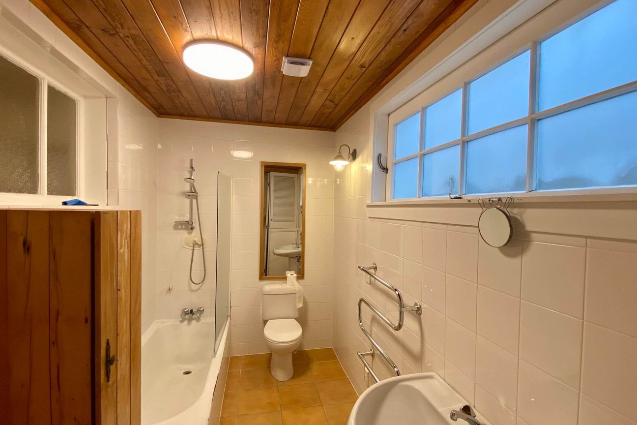 Three Bedrooms Unit in Milford – další