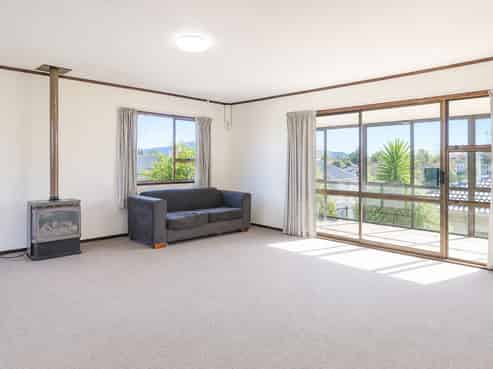 8 Devon Street, Glenholme