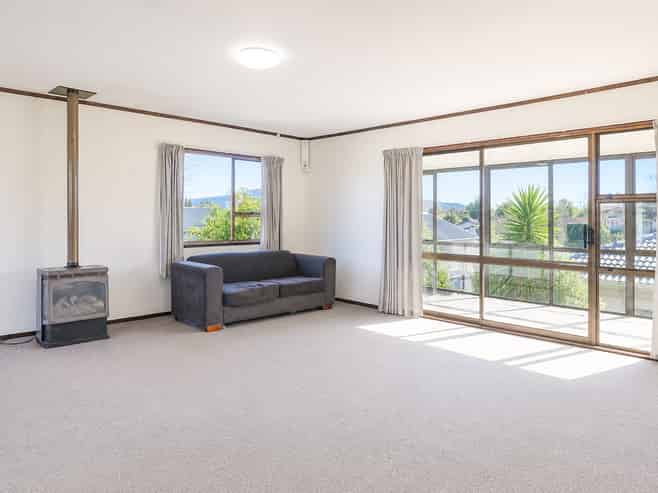 8 Devon Street, Glenholme