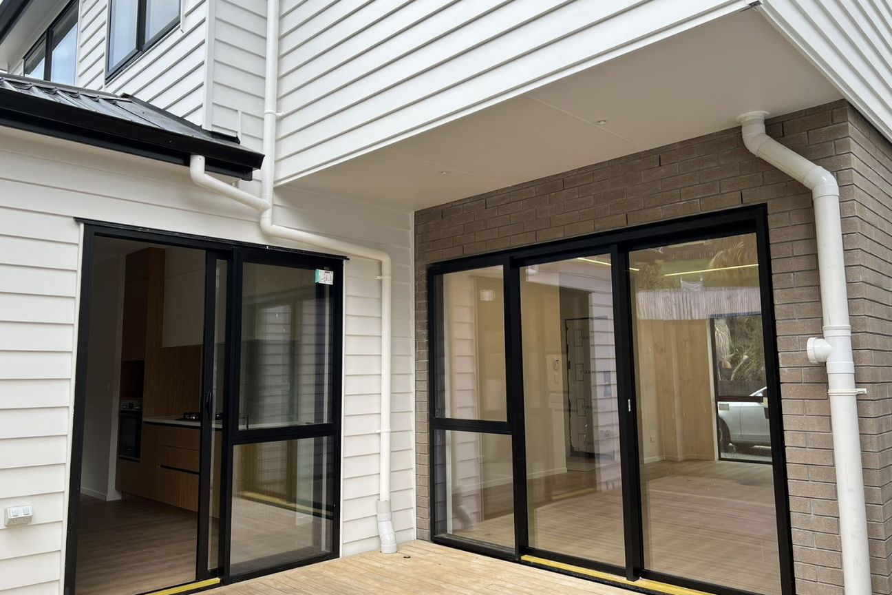 Brand new 4 bedroom family home - Altro