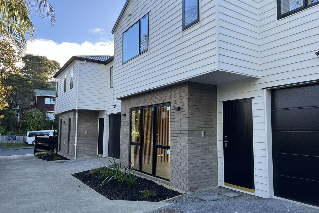 Brand new 4 bedroom family home - Vista 6