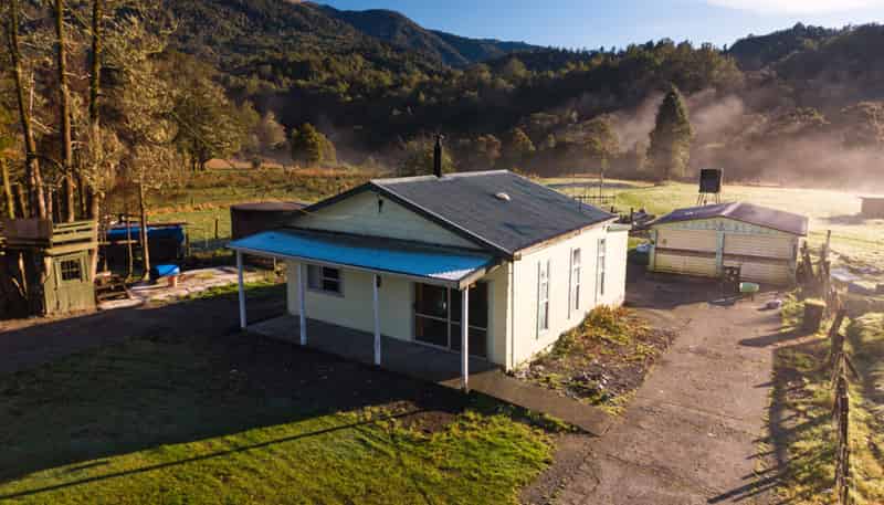 142 Roa Road, Blackball