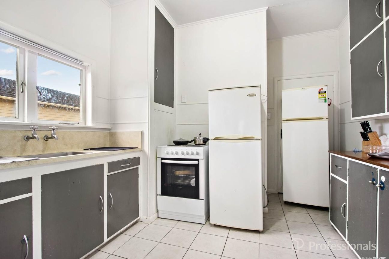 Spacious 4 Bedroom Family Home in Prime New Lynn Location  $740 per week - Widok 3