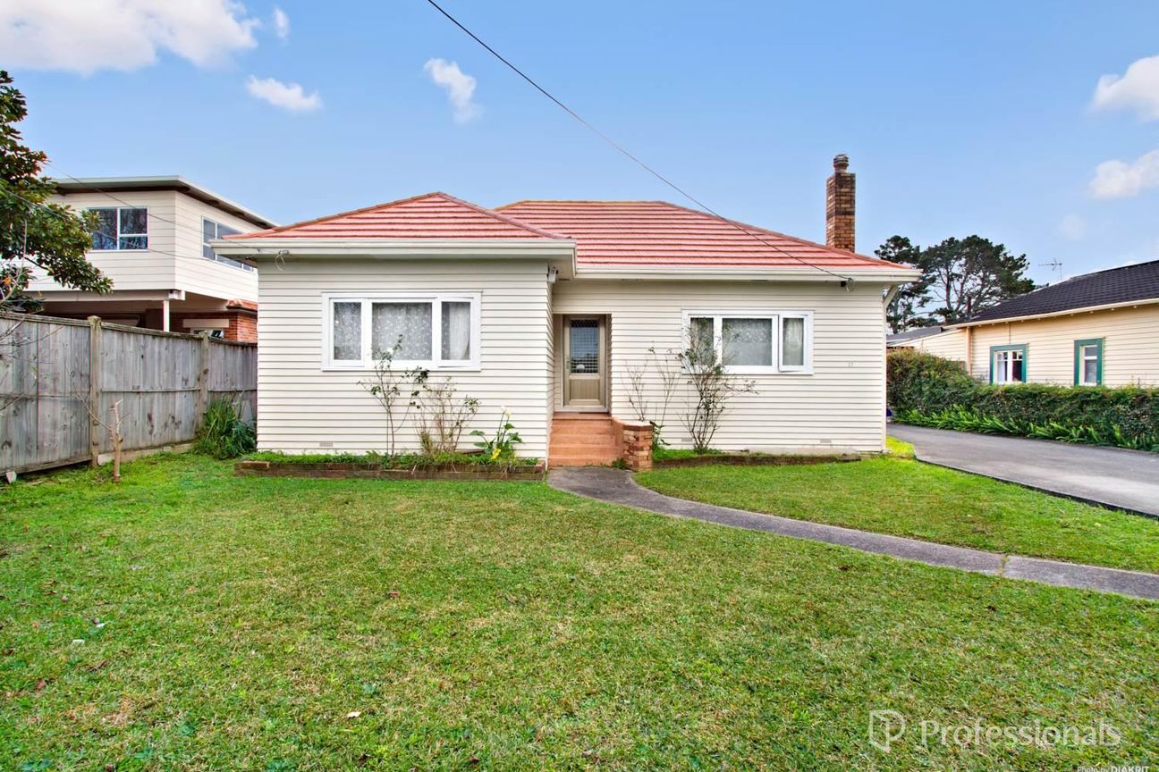 Spacious 4 Bedroom Family Home in Prime New Lynn Location  $740 per week - Widok 2