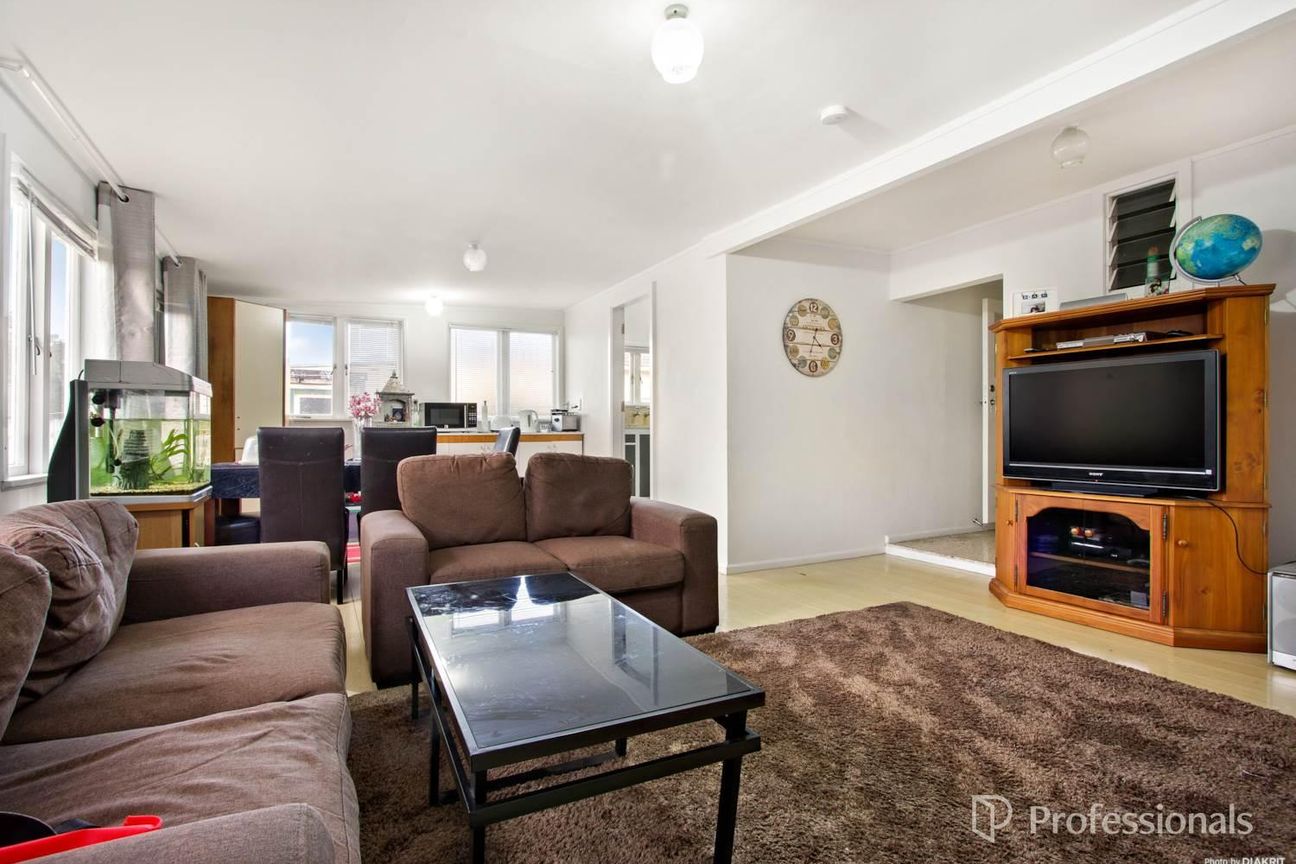 Spacious 4 Bedroom Family Home in Prime New Lynn Location  $740 per week - Widok 4