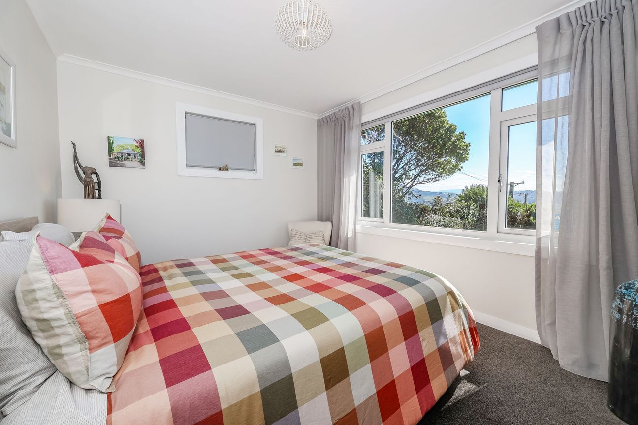 Unfurnished Sunny 3 Bedroom Home - Meer