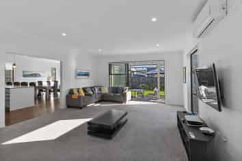 10 Onekura Street, Red Beach