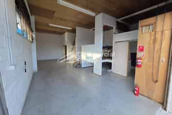 Affordable Industrial Unit - Vacant & Freehold