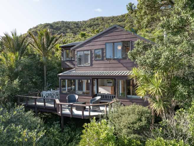 101b Garden Road, Piha