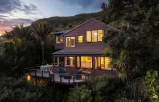 101b Garden Road, Piha