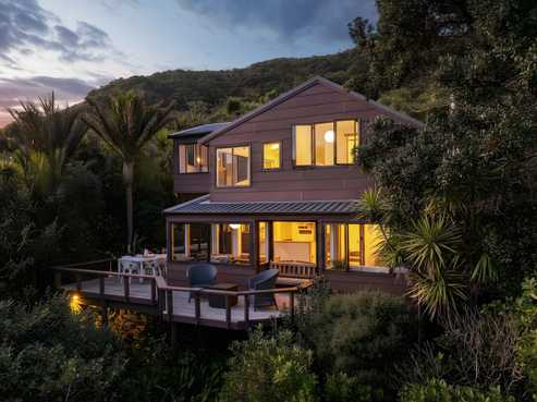 101b Garden Road, Piha