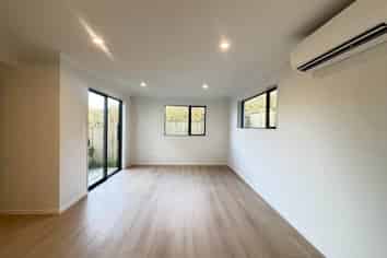 71D Royal Road, Massey