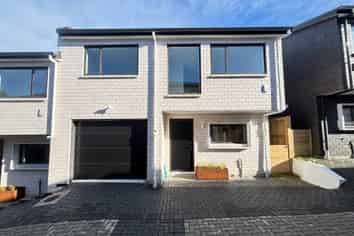 71D Royal Road, Massey