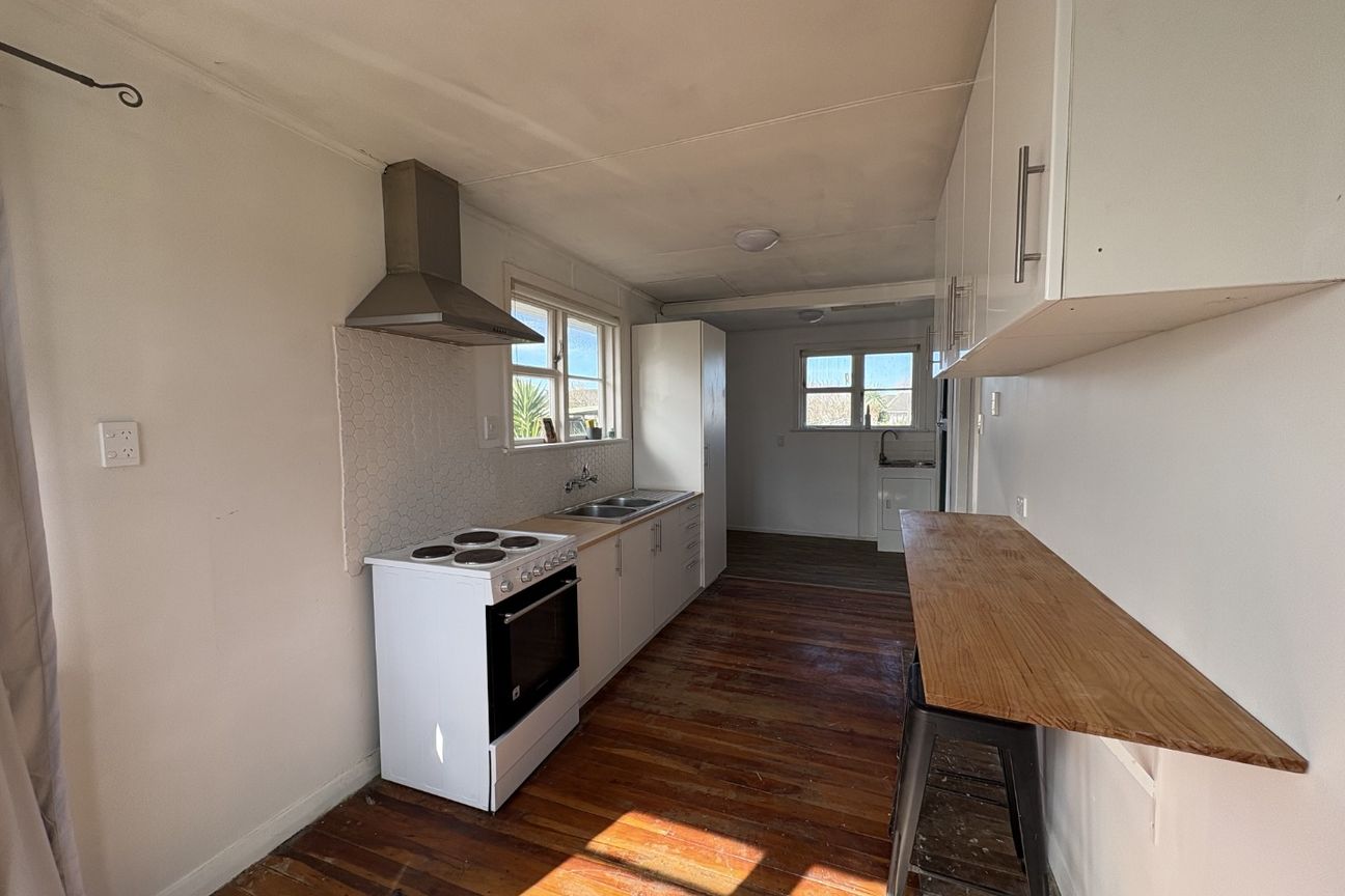 FAMILY FRIENDLY THREE BEDROOMS - HAWERA - Widok 3