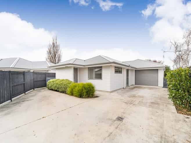 49B Escort Grove, Awapuni