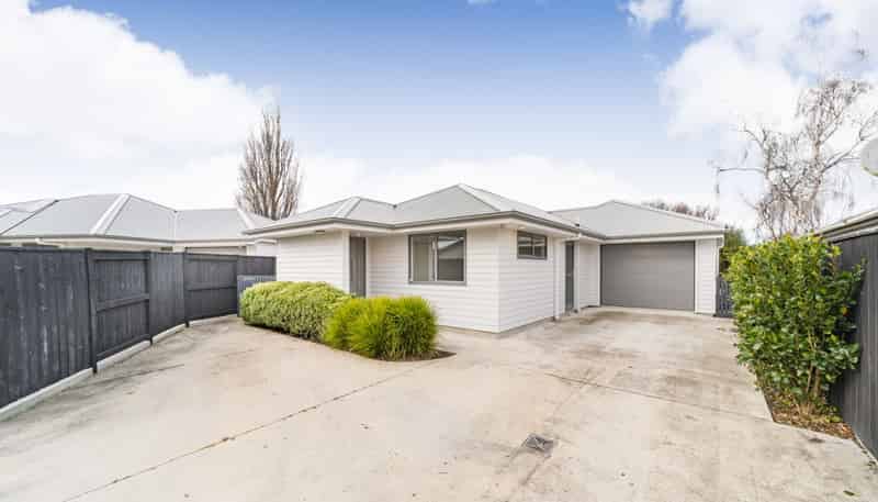 49B Escort Grove, Awapuni