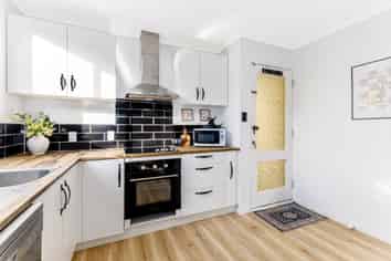 9B Crystal Grove, Birchville