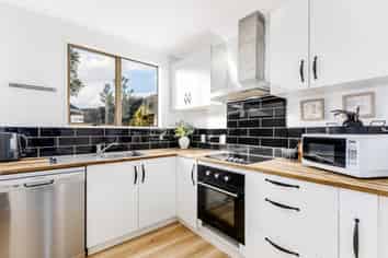 9B Crystal Grove, Birchville