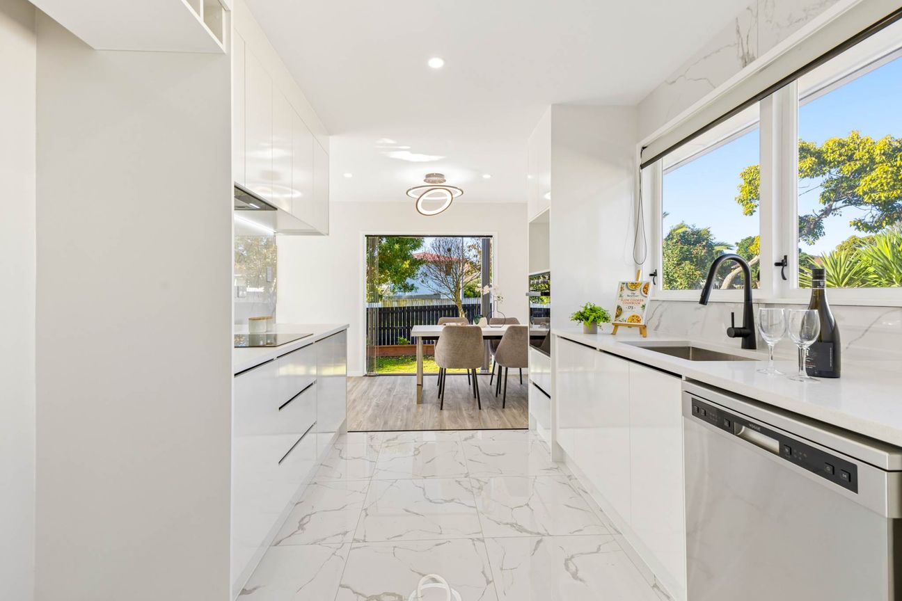 Beautifully Renovated - Ticks All The Boxes! - Mehr