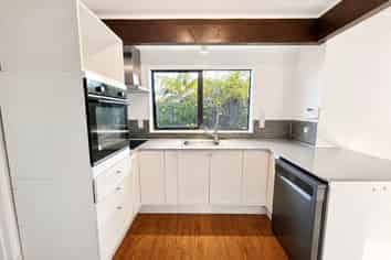 3/98 Roberts Road, Te Atatu South