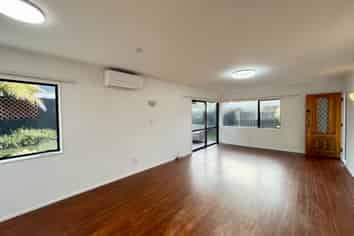 3/98 Roberts Road, Te Atatu South