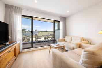 6/35 Centreway Road, Orewa