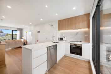 6/35 Centreway Road, Orewa