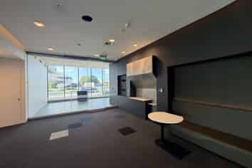 Large Format Office and Retail | 991 m2