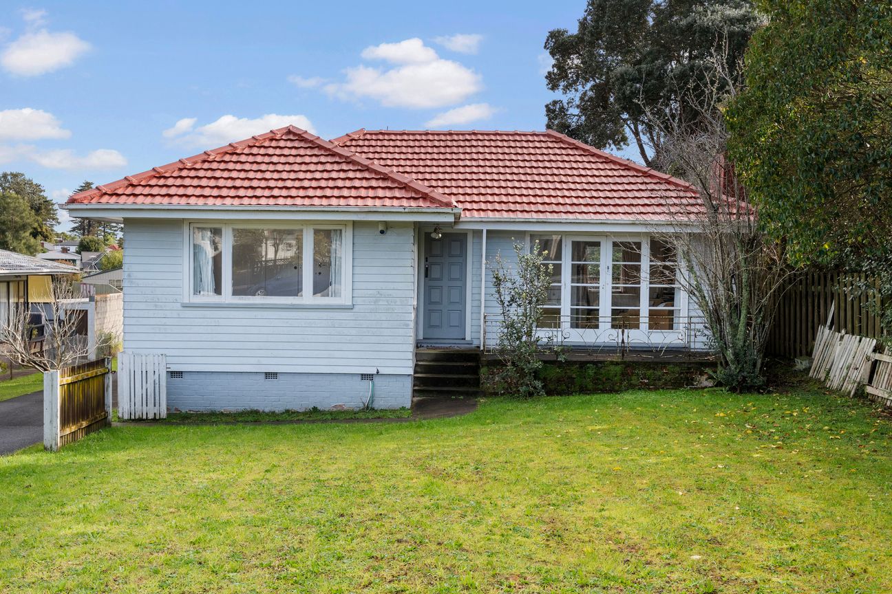 Freestanding home with HUGE potential, Mount Roskill