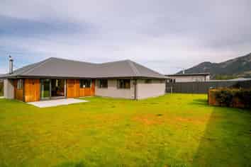 13 Brewster Cr, Lake Hawea