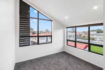 32D Tarata Crescent, Mangere Bridge