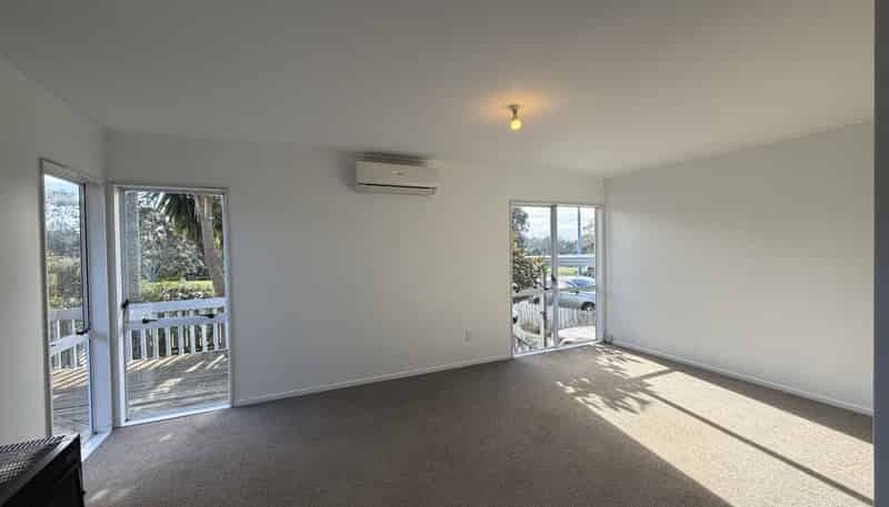 2/46 Granville Drive, Massey