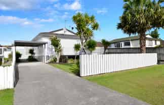 2/46 Granville Drive, Massey