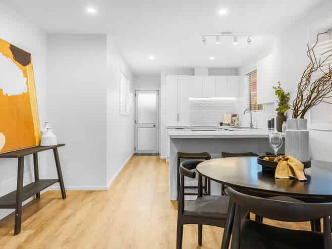 1/9 Rossiter Avenue, Redwood