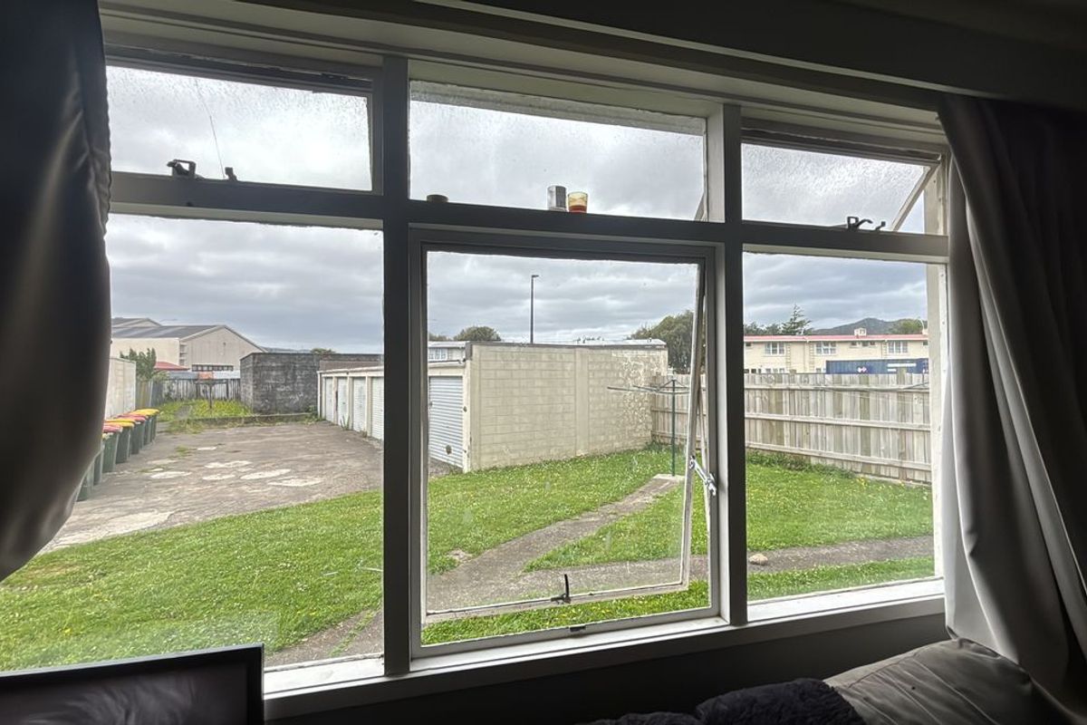 Spacious 2 bedroom apartment in Epuni! - Aanzicht 5