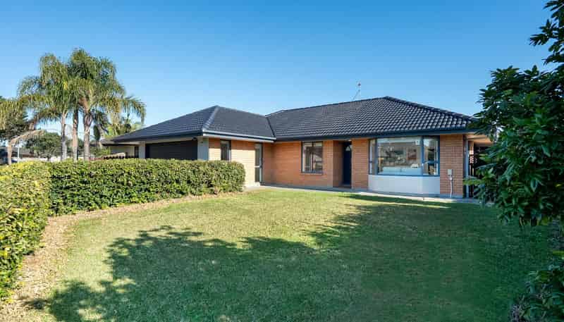 10 Frank Bunce Grove, Flat Bush