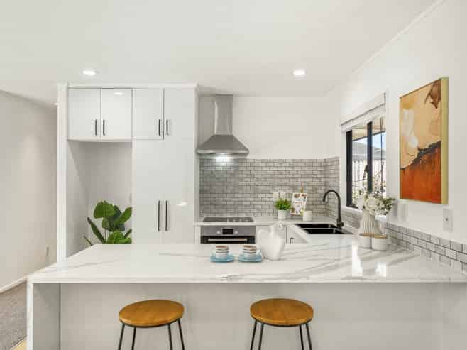 10 Frank Bunce Grove, Flat Bush