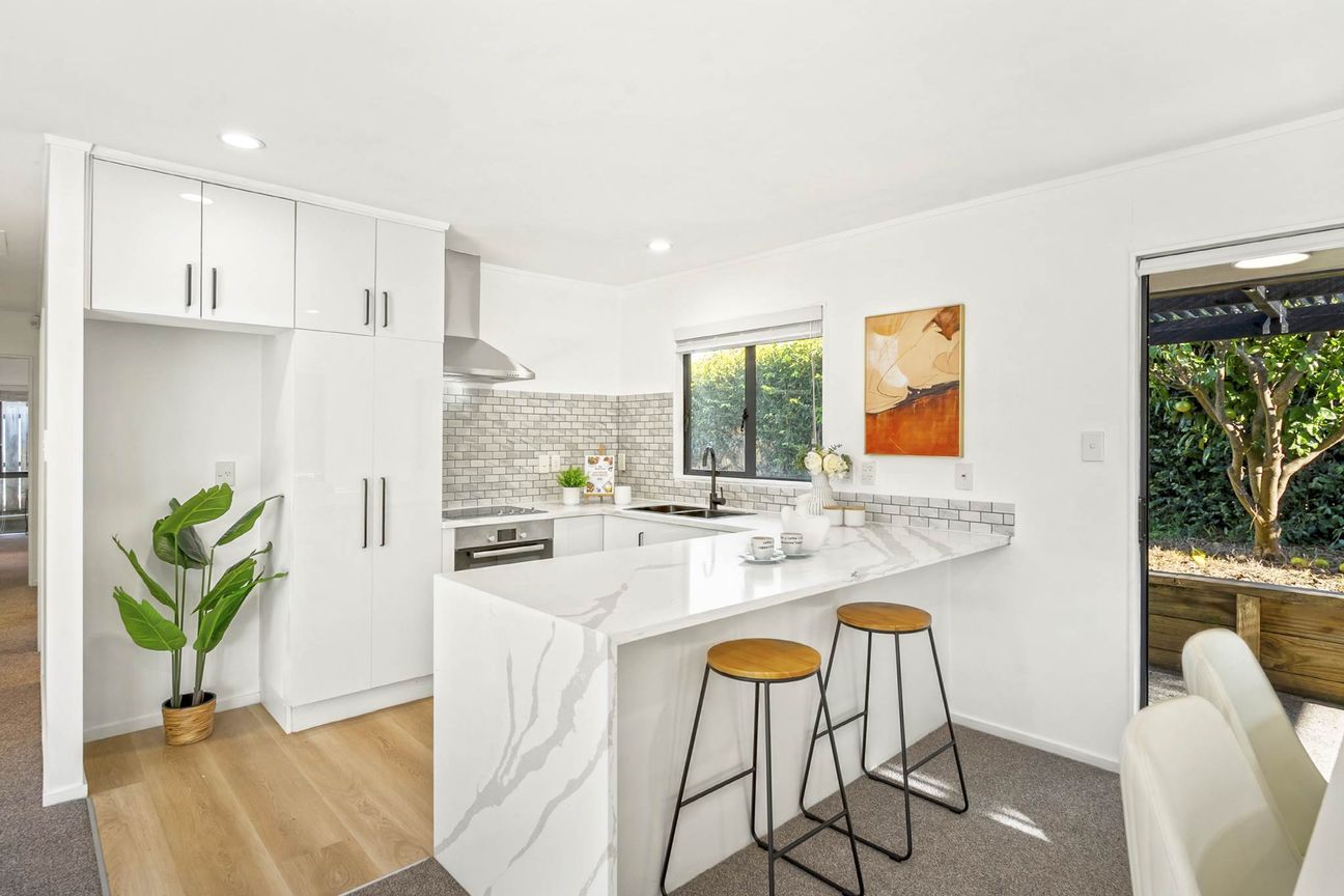 Fully Renovated Single-Level Freehold Family Home - Ansicht 5